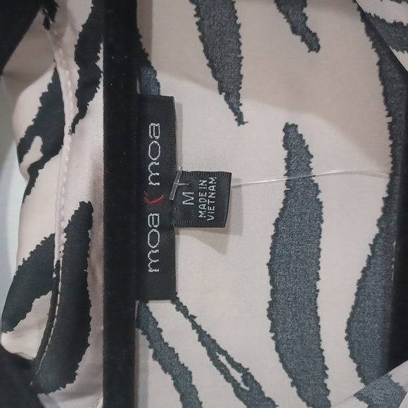 MOA MOA shirt. Pullover w/ button front, zebra print. Whimsy. Corpcore. Medium. - Picture 14 of 14